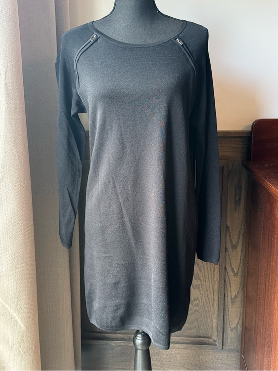 Banana Republic Dresses & Skirts - Banana Republic Classic Black Long-Sleeve Knit Dress medium